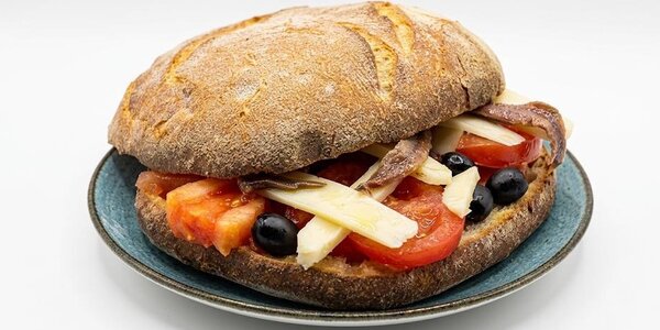 Pane cunzato siciliano