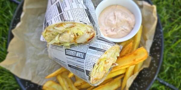 300G KURACÍ WRAP S MAJONÉZOVÝM DRESSINGOM, SLANINKOU A HRANOLKAMI 