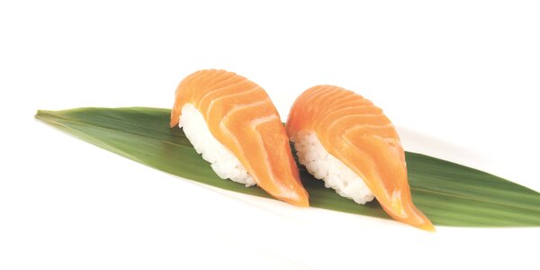 74. Nigiri salmone 