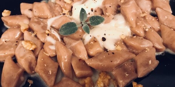 Gnocchi con farina di castagne e fonduta alle Tome Antigoriane con noci *
