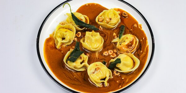 ručne skladané tortellini plnené foie  gras a ricottou, 