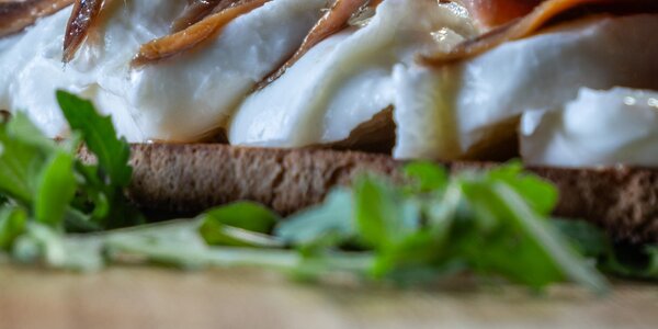 Bruschetta bufala e alici 