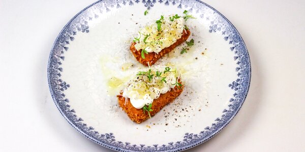chrumkavé cacio e pepe arancini,