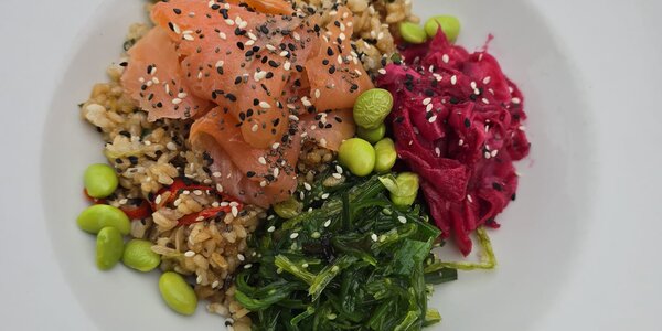 Poké s údeným lososom 250g 