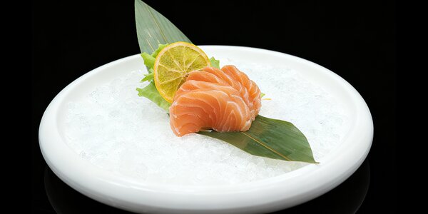 51. Sashimi salmone ( 1 PORZIONE A TESTA )