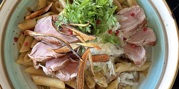 250g Penne s bravčovou panenkou sous vide, hríbovou omáčkou a parmezánom