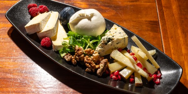 Degustazione di formaggi italiani 