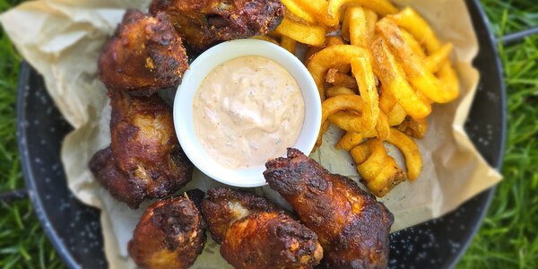 300g Chicken wings with French fries and chipotle dip