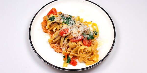 fettuccine s cesnakovým olivovým olejom,