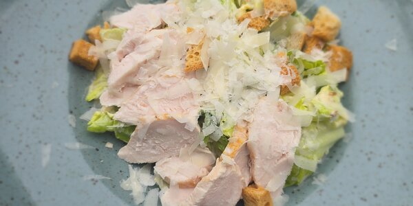 300g Caesar salad with chicken