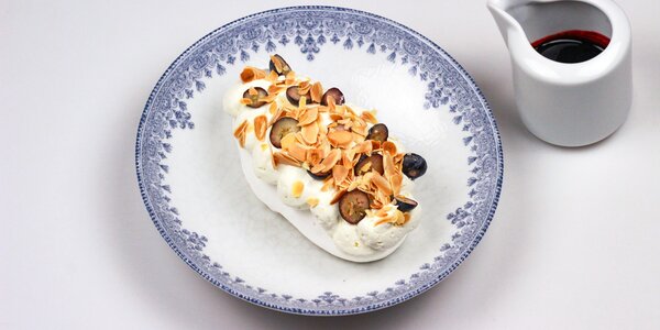 Pavlova cake with chantilly cream flavoured with white chocolate and lime,