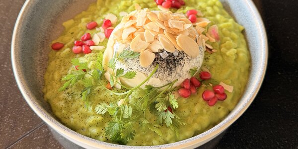 250g Peas risotto with burrata cheese and almonds