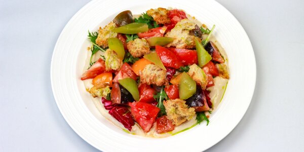 variácie farebných paradajok,