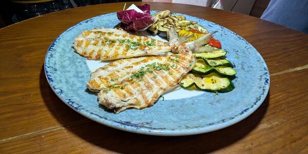 Lavarello Spaccato alla Griglia con Verdure Grigliate