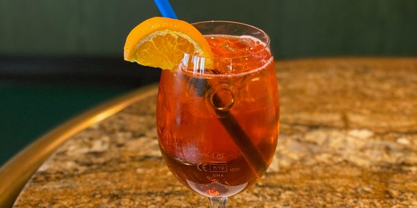 Aperol gespritzt / Hugo