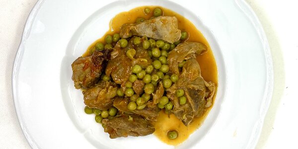 Agnello in umido con piselli novelli 