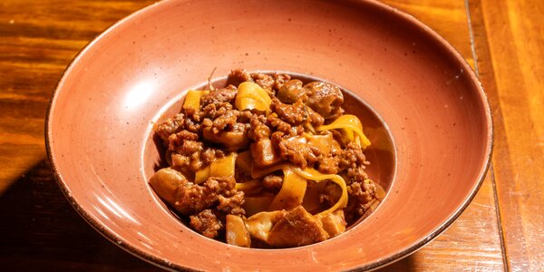 Pappardella al ragù di salsiccia e funghi porcini