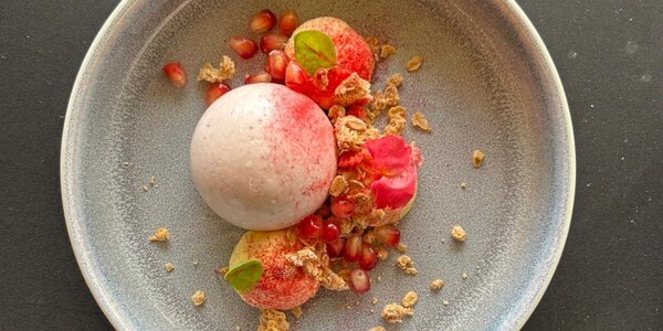 Strawbery mouse whit coconut creame