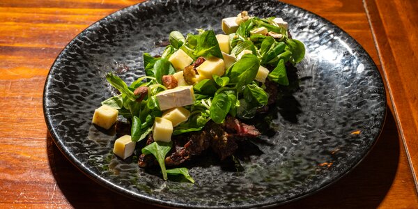 Tagliata di manzo spinacino Brie e nocciole 