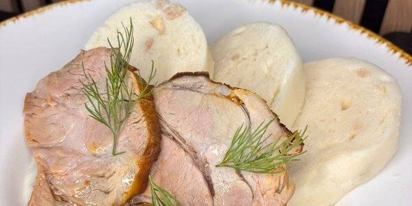 Varené bravčové s chrenovou omáčkou a parenou knedľou 150g 