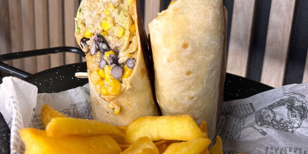 Buritto plnené guacamole a chipotle dipom, hranolky 250g 