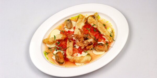 deepfried mussels and calamar in tempura batter, 