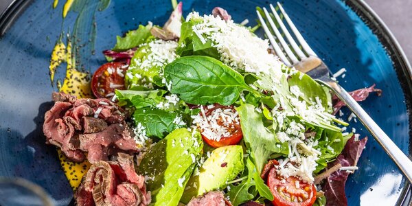 🆕 300g Avokádový šalát s hovädzím mäsom a parmezánom