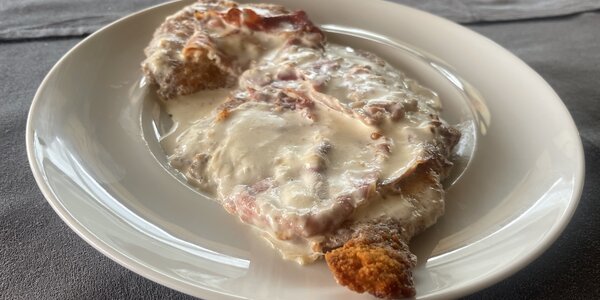 Cotoletta alla bolognese 