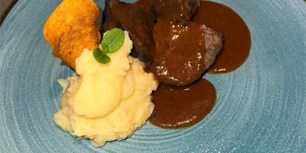 Guancia di Manzo con Demi-Glace al Nebbiolo