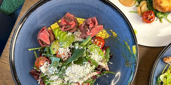 300g Avocado salad with beef and parmesan