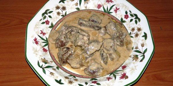 Spezzatino di cervo con salsa di porcini