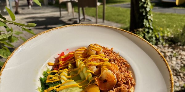 160G POKÉ - RESTOVANÁ RYŽA, KREVETY, MANGO, WAKAME ŠALÁT, UHORKA, NAKLADANÝ ZÁZVOR