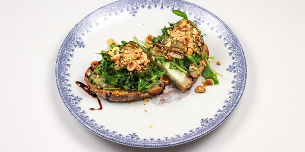 sourdough bread with gorgonzola, 