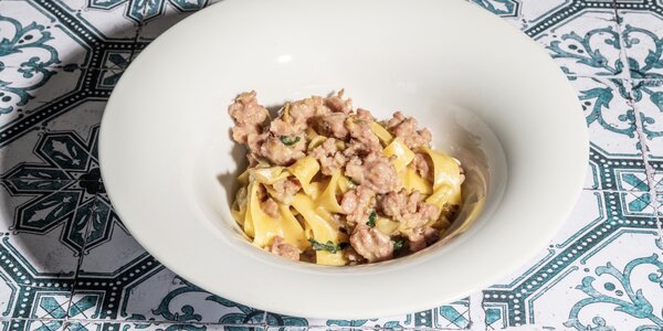 Fettuccina casereccia salsiccia carciofi e pecorino